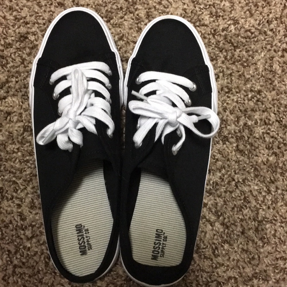 Mossimo slip on shoes